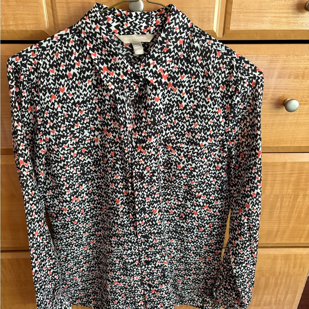 Banana Republic XXS Petite Black Pink and White Heart Patter Button Down Shirt